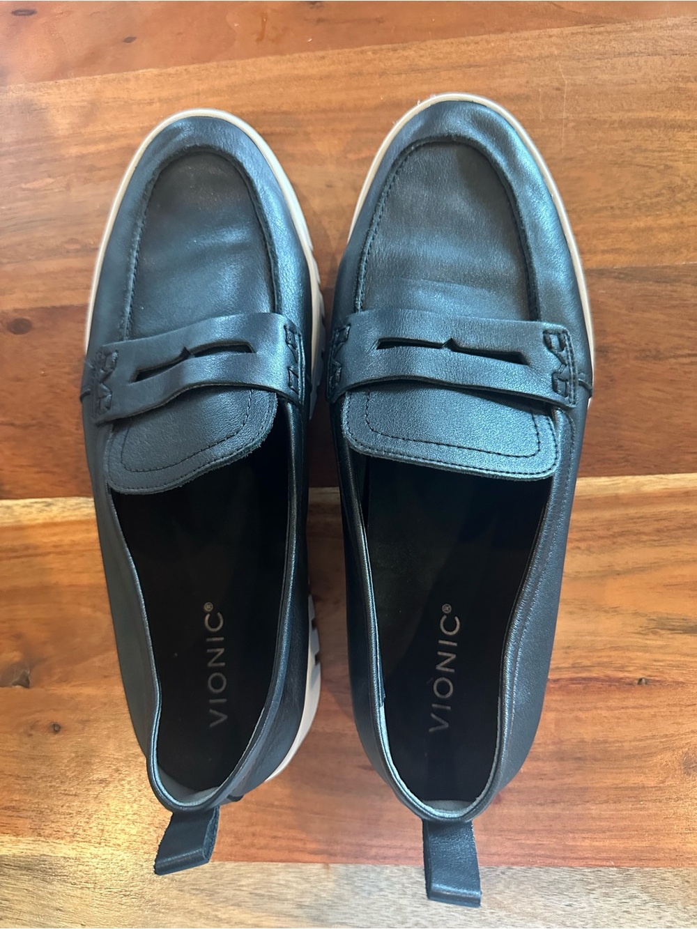 Vionic Women’s Black Uptown Leather Slip-On Loafers 11 Wide